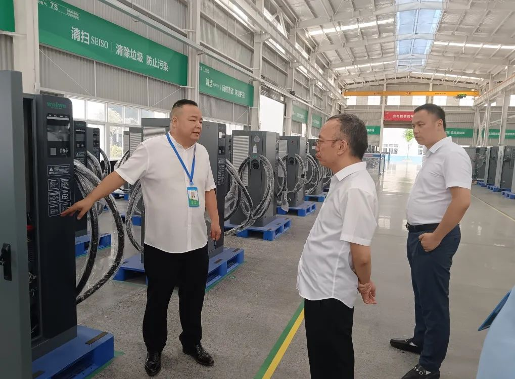 【Industry-finance cooperation】Luo Chengming, secretary of the Party Committee and chairman of Sichuan Digital Economy Industrial Development Co., LTD., visited Zigong Manufacturing Base of Wolun Electric for inspection and exchange