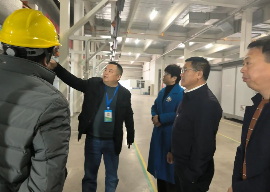 【Leadership Care】Gu Ronghua, a member of the Party Committee and Secretary of the Party Group of the Standing Committee of the People's Congress of Zigong City, visited Wolun Electric for research and guidance.