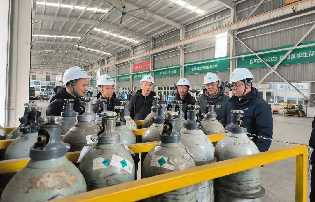 【Leadership Care】Liu Hong, Deputy Director of the Small and Medium-sized Enterprise Service Center of the Economic and Information Bureau of Zigong City, Leads a Delegation to Visit and Guide Work at Wolun Electric.